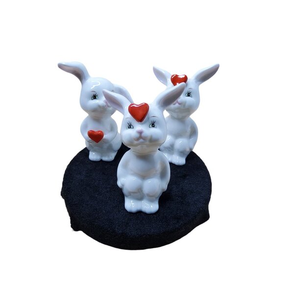 Vintage Schmid Bone China Bunny Figurines Set Of 3 With Red Hearts - Picture 2 of 6
